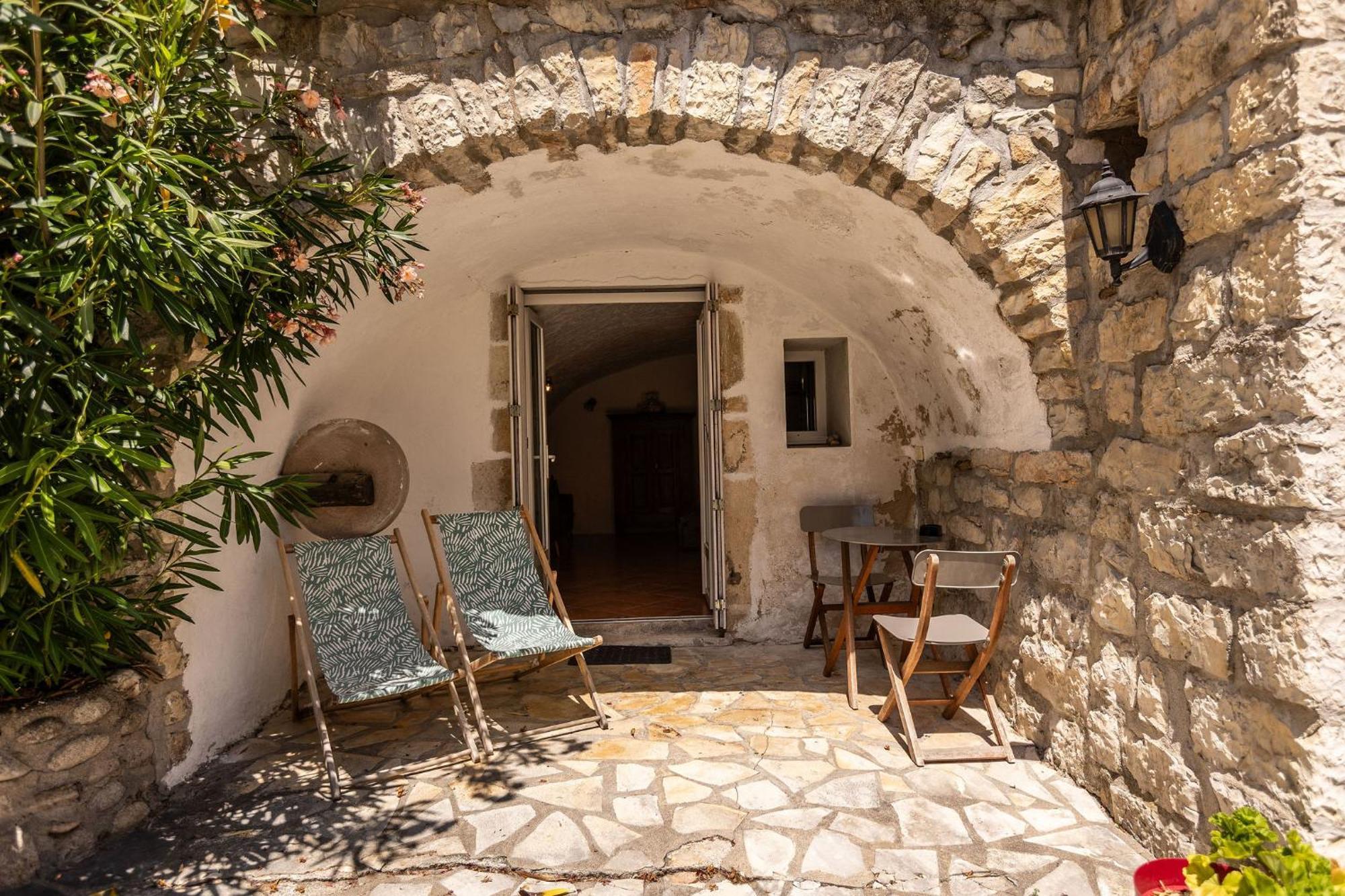 Les Monteils Hotel Grospierres Exterior photo