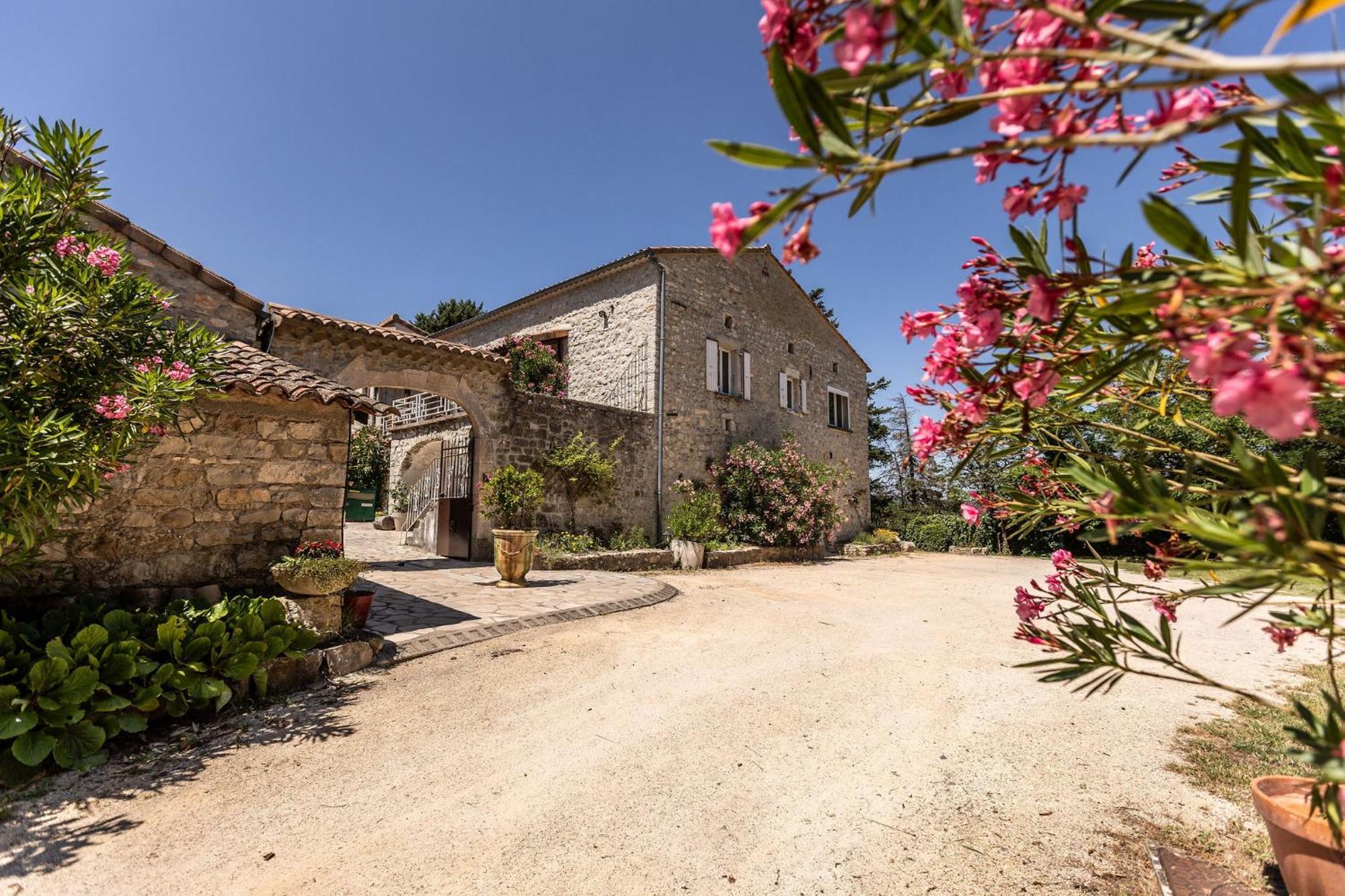 Les Monteils Hotel Grospierres Exterior photo